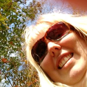 Meet your Posher, Holly